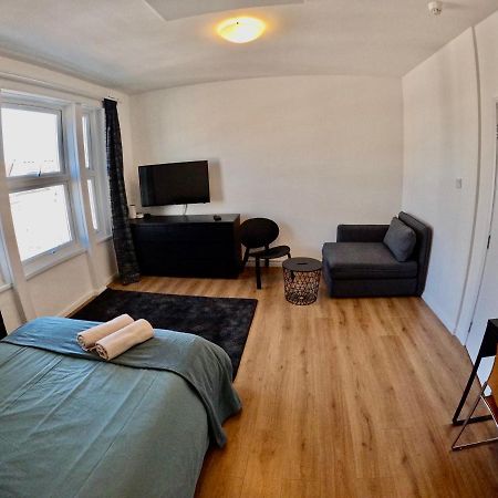 لندن Lovely One Bedroom Flat المظهر الخارجي الصورة